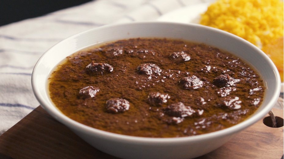Fesanjan or walnut stew
