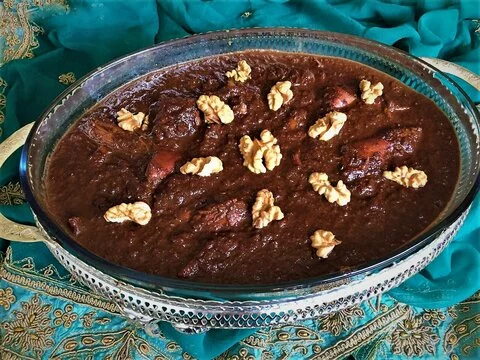 Fesanjan or walnut stew