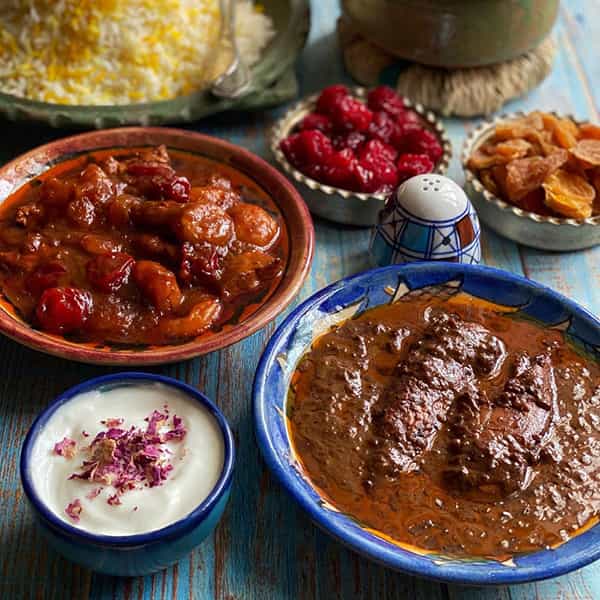 Fesanjan or walnut stew 