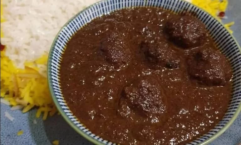 Fesanjan or walnut stew