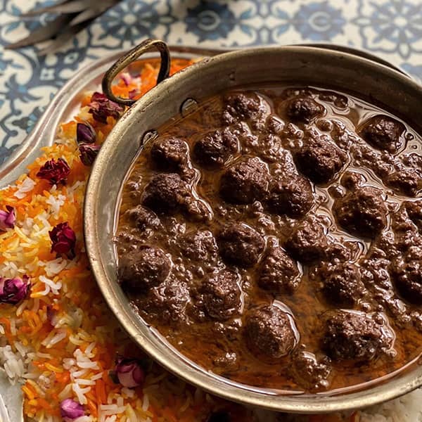 Fesanjan or walnut stew